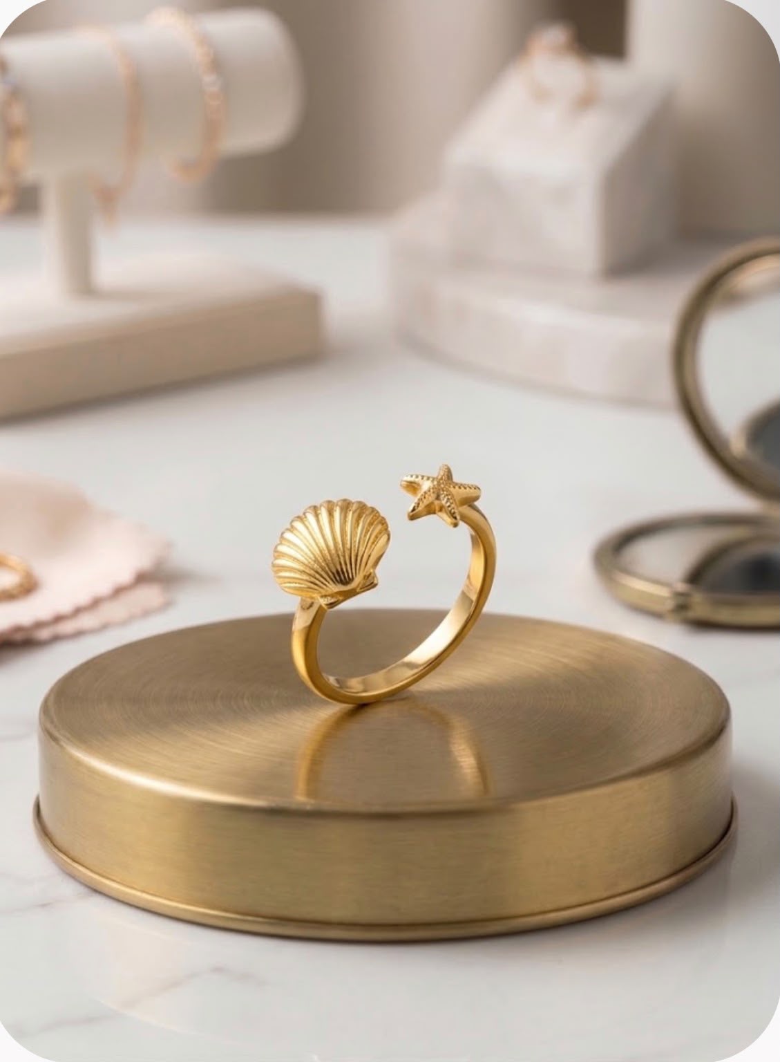 Adjustable ring with star and shell