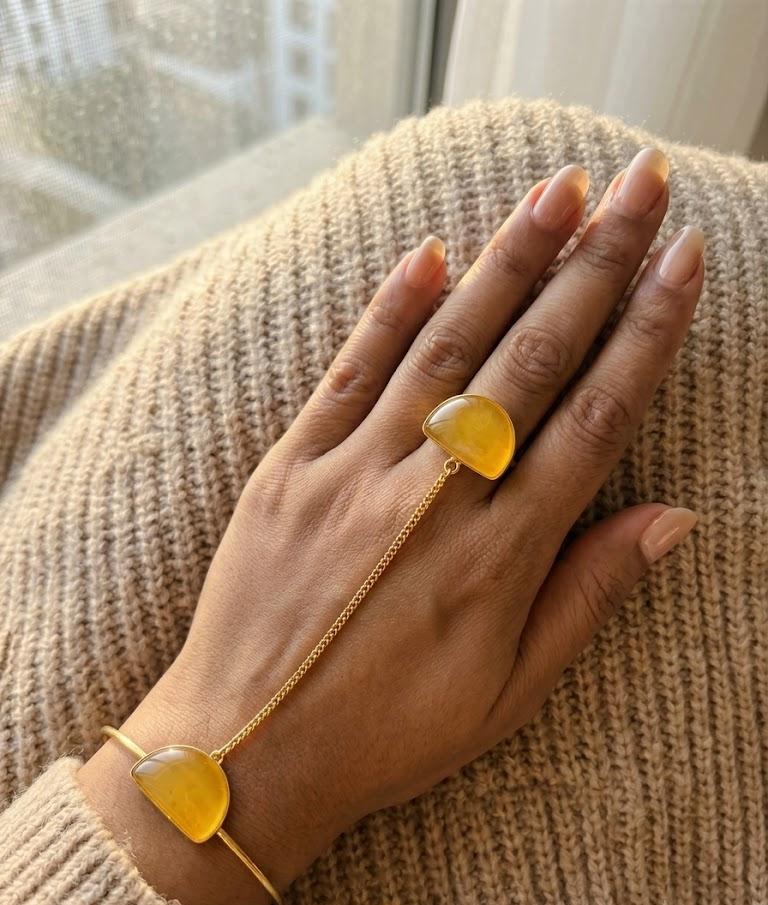 Monalisa Orange stone of bangle chained to ring