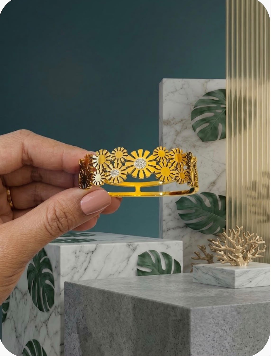 Broad Daisy Flower bangle
