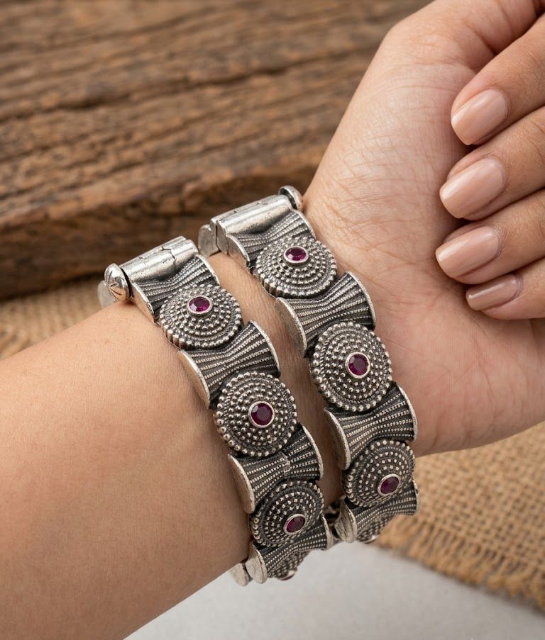 Oxidised Screw Bangle w Red stone