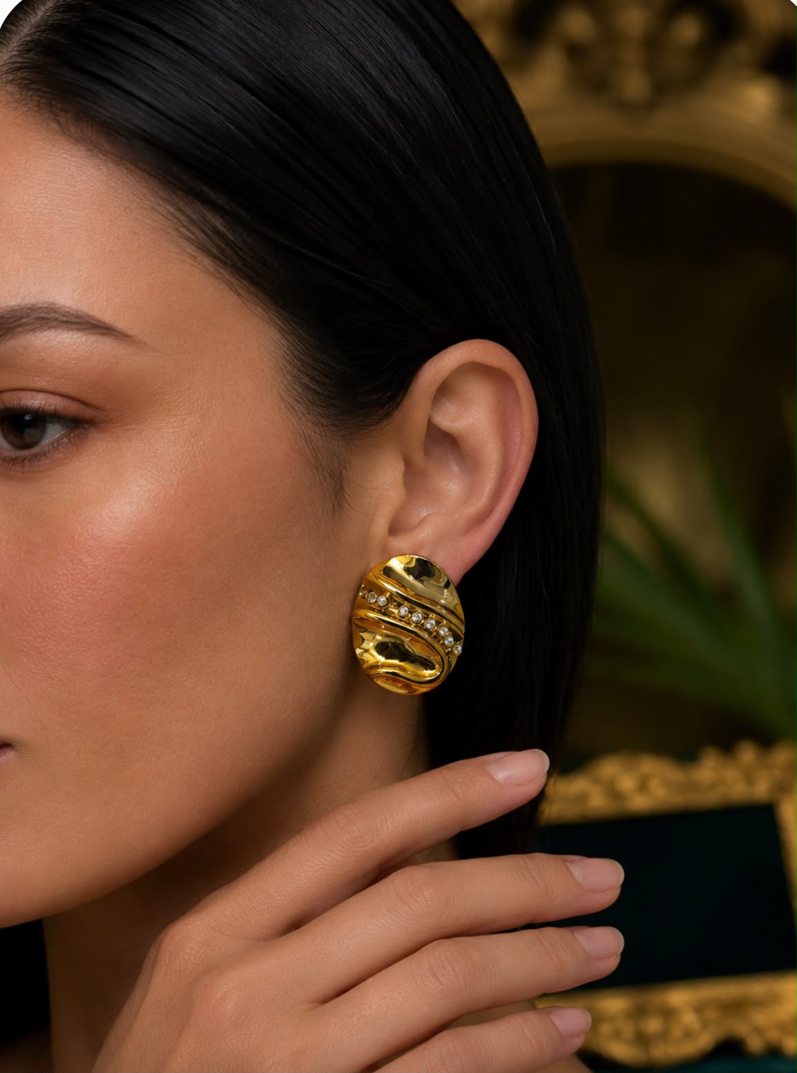 Statement Earring oval wavy with stone