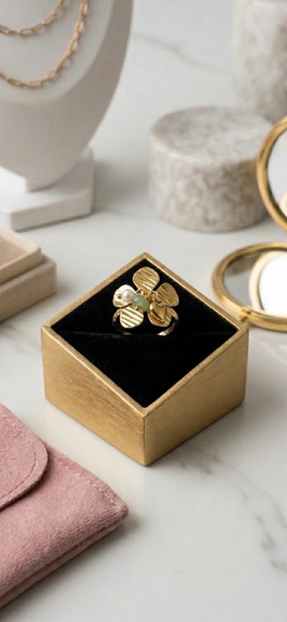 Adjustable ring of flower with hanging beads